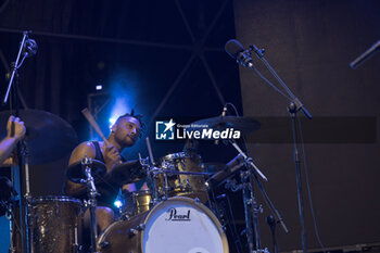 2024-07-10 - Cory Henry singing on stage during the Music for yo solul world tour 2024, at the Villa Ada Festival in Rome, Italy, on July 10, 2024 - CORY HENRY - MUSIC FOR YO SOUL WORLD TOUR 2024 - ROMA - CONCERTS - SINGER AND ARTIST