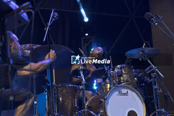 2024-07-10 - Cory Henry singing on stage during the Music for yo solul world tour 2024, at the Villa Ada Festival in Rome, Italy, on July 10, 2024 - CORY HENRY - MUSIC FOR YO SOUL WORLD TOUR 2024 - ROMA - CONCERTS - SINGER AND ARTIST