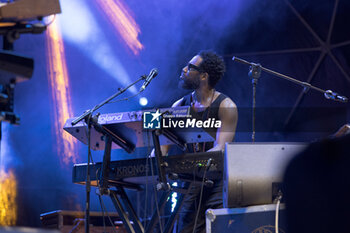 2024-07-10 - Cory Henry singing on stage during the Music for yo solul world tour 2024, at the Villa Ada Festival in Rome, Italy, on July 10, 2024 - CORY HENRY - MUSIC FOR YO SOUL WORLD TOUR 2024 - ROMA - CONCERTS - SINGER AND ARTIST