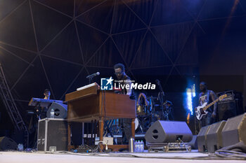 2024-07-10 - Cory Henry singing on stage during the Music for yo solul world tour 2024, at the Villa Ada Festival in Rome, Italy, on July 10, 2024 - CORY HENRY - MUSIC FOR YO SOUL WORLD TOUR 2024 - ROMA - CONCERTS - SINGER AND ARTIST