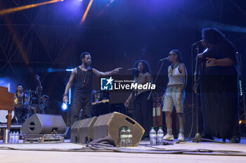 2024-07-10 - Cory Henry singing on stage during the Music for yo solul world tour 2024, at the Villa Ada Festival in Rome, Italy, on July 10, 2024 - CORY HENRY - MUSIC FOR YO SOUL WORLD TOUR 2024 - ROMA - CONCERTS - SINGER AND ARTIST