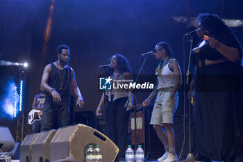 2024-07-10 - Cory Henry singing on stage during the Music for yo solul world tour 2024, at the Villa Ada Festival in Rome, Italy, on July 10, 2024 - CORY HENRY - MUSIC FOR YO SOUL WORLD TOUR 2024 - ROMA - CONCERTS - SINGER AND ARTIST