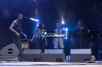 2024-07-10 - Cory Henry singing on stage during the Music for yo solul world tour 2024, at the Villa Ada Festival in Rome, Italy, on July 10, 2024 - CORY HENRY - MUSIC FOR YO SOUL WORLD TOUR 2024 - ROMA - CONCERTS - SINGER AND ARTIST