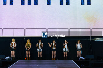 12/07/2024 - Korean Group Nmixx during the show at I-days in Milan - NMIXX - I-DAYS - CONCERTI - CANTANTI E ARTISTI STRANIERI