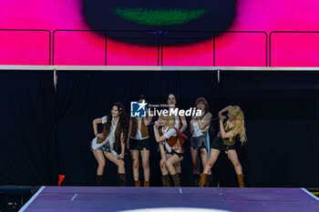 12/07/2024 - Korean Group Nmixx during the show at I-days in Milan - NMIXX - I-DAYS - CONCERTI - CANTANTI E ARTISTI STRANIERI