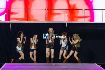 12/07/2024 - Korean Group Nmixx during the show at I-days in Milan - NMIXX - I-DAYS - CONCERTI - CANTANTI E ARTISTI STRANIERI