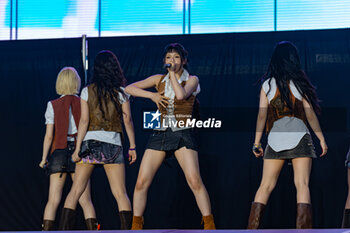 12/07/2024 - Korean Group Nmixx during the show at I-days in Milan - NMIXX - I-DAYS - CONCERTI - CANTANTI E ARTISTI STRANIERI