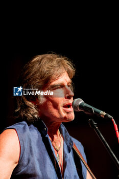 2024-07-17 - Ronn Moss on stage - RONN MOSS LIVE  - CONCERTS - SINGER AND ARTIST