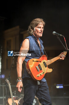 2024-07-17 - Ronn Moss on stage - RONN MOSS LIVE  - CONCERTS - SINGER AND ARTIST