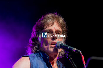 2024-07-17 - Ronn Moss on stage - RONN MOSS LIVE  - CONCERTS - SINGER AND ARTIST