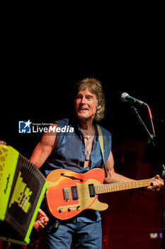 2024-07-17 - Ronn Moss on stage - RONN MOSS LIVE  - CONCERTS - SINGER AND ARTIST