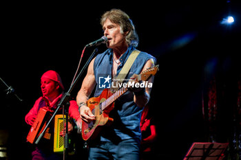 2024-07-17 - Ronn Moss on stage - RONN MOSS LIVE  - CONCERTS - SINGER AND ARTIST