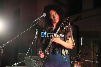 26/07/2024 - American guitarist and singer Judith Hill during her concert at Villa Nicolaj, Calcara, Bologna, Italy, July 26, 2024. Photo Michele Nucci

 - JUDITH HILL - LETTERS FROM A BLACK WIDOW TOUR - CONCERTI - CANTANTI E ARTISTI STRANIERI