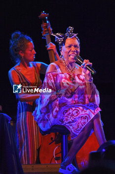 03/08/2024 - Dee Dee Bridgewater, Rosa Brunello - DEE DEE BRIDGEWATER QUARTET - WE EXIST! - CONCERTI - CANTANTI E ARTISTI STRANIERI