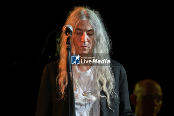 2024-09-03 - Patti Smith during the live Pasolini and Sea at Teatro Antico Ostia Antica on September 3, 2024 in Rome, Italy - PATTI SMITH - PASOLINI AND SEA - CONCERTS - SINGER AND ARTIST