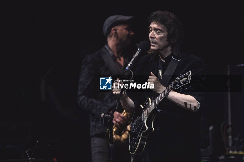 STEVE HACKETT - GENESIS GREATS Lamb Highlights & Solo - CONCERTS - SINGER AND ARTIST