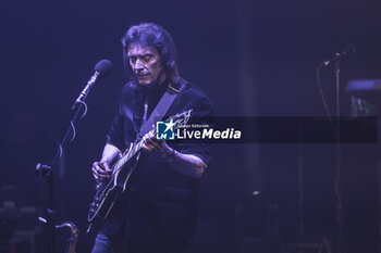 2024-10-31 - Steve Hackett during the GENESIS GREATS Lamb Highlights & Solo Tour on oct 31, 2024 at Auditorium Parco della Musica, Rome, Italy. - STEVE HACKETT - GENESIS GREATS LAMB HIGHLIGHTS & SOLO - CONCERTS - SINGER AND ARTIST