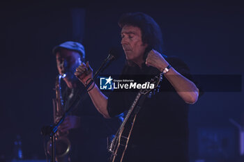 2024-10-31 - Steve Hackett during the GENESIS GREATS Lamb Highlights & Solo Tour on oct 31, 2024 at Auditorium Parco della Musica, Rome, Italy. - STEVE HACKETT - GENESIS GREATS LAMB HIGHLIGHTS & SOLO - CONCERTS - SINGER AND ARTIST