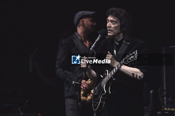 2024-10-31 - Steve Hackett during the GENESIS GREATS Lamb Highlights & Solo Tour on oct 31, 2024 at Auditorium Parco della Musica, Rome, Italy. - STEVE HACKETT - GENESIS GREATS LAMB HIGHLIGHTS & SOLO - CONCERTS - SINGER AND ARTIST