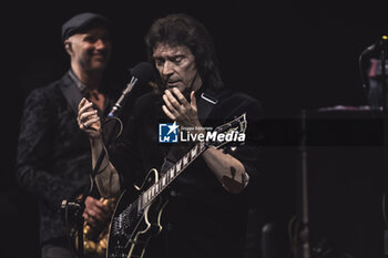 2024-10-31 - Steve Hackett during the GENESIS GREATS Lamb Highlights & Solo Tour on oct 31, 2024 at Auditorium Parco della Musica, Rome, Italy. - STEVE HACKETT - GENESIS GREATS LAMB HIGHLIGHTS & SOLO - CONCERTS - SINGER AND ARTIST