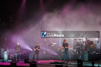 2024-10-31 - Steve Hackett, Roger King, Craig Blundell, Rob Townsend, Jonas Reingold during the GENESIS GREATS Lamb Highlights & Solo Tour on oct 31, 2024 at Auditorium Parco della Musica, Rome, Italy. - STEVE HACKETT - GENESIS GREATS LAMB HIGHLIGHTS & SOLO - CONCERTS - SINGER AND ARTIST