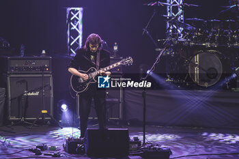 2024-10-31 - Steve Hackett during the GENESIS GREATS Lamb Highlights & Solo Tour on oct 31, 2024 at Auditorium Parco della Musica, Rome, Italy. - STEVE HACKETT - GENESIS GREATS LAMB HIGHLIGHTS & SOLO - CONCERTS - SINGER AND ARTIST