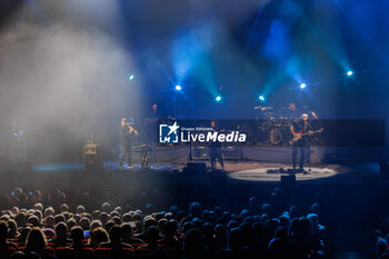 2024-10-31 - Steve Hackett during the GENESIS GREATS Lamb Highlights & Solo Tour on oct 31, 2024 at Auditorium Parco della Musica, Rome, Italy. - STEVE HACKETT - GENESIS GREATS LAMB HIGHLIGHTS & SOLO - CONCERTS - SINGER AND ARTIST