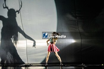 2024-10-28 - Lindsey Stirling - LINDSEY STIRLING - THE DUALITY TOUR - CONCERTS - SINGER AND ARTIST