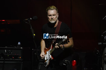 2024-10-31 - Jonas Reingold during the concert of Steve Hackett “GENESIS GREATS Lamb Highlights & Solo” tour at Auditorium Parco della Musica on October 31, 2024 in Rome - Italy - STEVE HACKETT - GENESIS GREATS LAMB HIGHLIGHTS & SOLO” TOUR  - CONCERTS - SINGER AND ARTIST