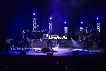 2024-10-31 - Steve Hackett during the concert of “GENESIS GREATS Lamb Highlights & Solo” tour at Auditorium Parco della Musica on October 31, 2024 in Rome - Italy - STEVE HACKETT - GENESIS GREATS LAMB HIGHLIGHTS & SOLO” TOUR  - CONCERTS - SINGER AND ARTIST