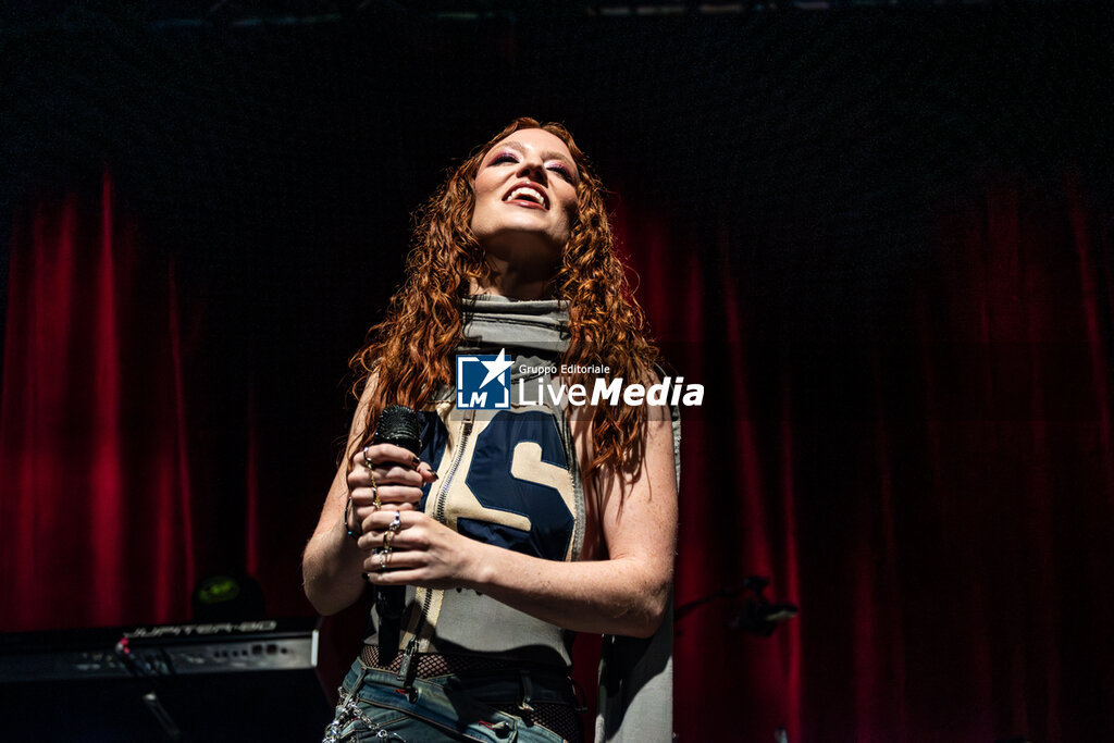 Jess Glynne - CONCERTS - SINGER AND ARTIST