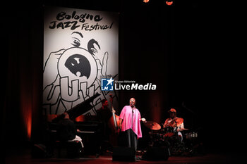 2024-10-28 - French-american jazz singer Cècile Mc Lorin Salvant on stage during her concert in the Bologna Jazz Festival at “Duse” theatre. Bologna, Italy, October 28, 2024 - CèCILE MC LORIN SALVANT  - BOLOGNA JAZZ FESTIVAL - SHOWS - SINGER AND ARTIST