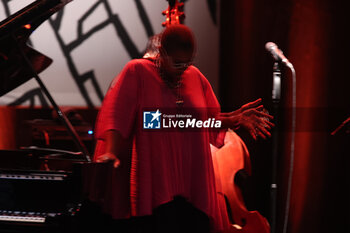 2024-10-28 - French-american jazz singer Cècile Mc Lorin Salvant on stage during her concert in the Bologna Jazz Festival at “Duse” theatre. Bologna, Italy, October 28, 2024 - CèCILE MC LORIN SALVANT  - BOLOGNA JAZZ FESTIVAL - SHOWS - SINGER AND ARTIST