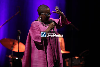 2024-10-28 - French-american jazz singer Cècile Mc Lorin Salvant on stage during her concert in the Bologna Jazz Festival at “Duse” theatre. Bologna, Italy, October 28, 2024 - CèCILE MC LORIN SALVANT  - BOLOGNA JAZZ FESTIVAL - SHOWS - SINGER AND ARTIST