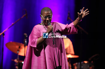 2024-10-28 - French-american jazz singer Cècile Mc Lorin Salvant on stage during her concert in the Bologna Jazz Festival at “Duse” theatre. Bologna, Italy, October 28, 2024 - CèCILE MC LORIN SALVANT  - BOLOGNA JAZZ FESTIVAL - SHOWS - SINGER AND ARTIST