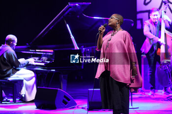 2024-10-28 - French-american jazz singer Cècile Mc Lorin Salvant on stage during her concert in the Bologna Jazz Festival at “Duse” theatre. Bologna, Italy, October 28, 2024 - CèCILE MC LORIN SALVANT  - BOLOGNA JAZZ FESTIVAL - SHOWS - SINGER AND ARTIST