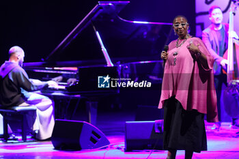 2024-10-28 - French-american jazz singer Cècile Mc Lorin Salvant on stage during her concert in the Bologna Jazz Festival at “Duse” theatre. Bologna, Italy, October 28, 2024 - CèCILE MC LORIN SALVANT  - BOLOGNA JAZZ FESTIVAL - SHOWS - SINGER AND ARTIST