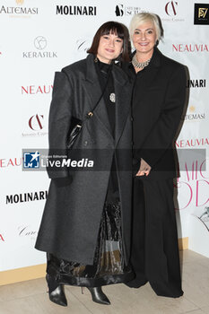 2024-03-07 - Inge Molinari and her daughter Sveva during the photocall for the Afrodite Awards on 07 march 2024 at Cinema Barberini, Rome, Italy - PHOTOCALL AFRODITE AWARDS - RAPPRESENTATIONS - SHOWS