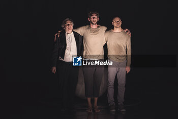 2024-01-07 - Alessandro Maida, Maxime Pythoud and Mariano Ferrande during the show Respire, 7 january 2024 at Auditorium Parco della Musica, Rome, Italy - OPS! RESPIRE - THEATRE - SHOWS