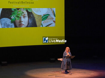 10/06/2024 - Lella Costa - LELLA COSTA - FESTIVAL DELLA BELLEZZA - LA FATA - TEATRO - SPETTACOLI