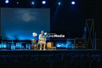 2024-06-26 - Arturo Brachetti performs live - ARTURO BRACHETTI - ARTURO RACCONTA BRACHETTI - THEATRE - SHOWS