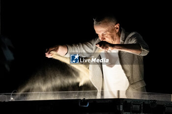 2024-06-26 - Arturo Brachetti performs live (sand art) - ARTURO BRACHETTI - ARTURO RACCONTA BRACHETTI - THEATRE - SHOWS