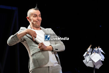 2024-06-26 - Arturo Brachetti performs live - ARTURO BRACHETTI - ARTURO RACCONTA BRACHETTI - THEATRE - SHOWS