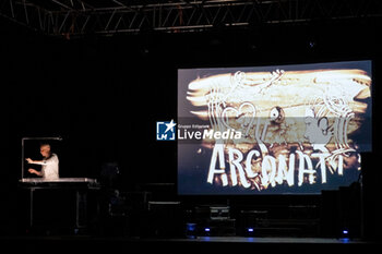 26/06/2024 - Arturo Brachetti performs live (sand art) - ARTURO BRACHETTI - ARTURO RACCONTA BRACHETTI - TEATRO - SPETTACOLI