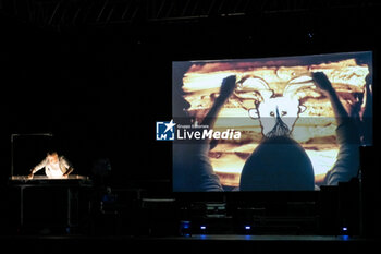 26/06/2024 - Arturo Brachetti performs live (sand art) - ARTURO BRACHETTI - ARTURO RACCONTA BRACHETTI - TEATRO - SPETTACOLI