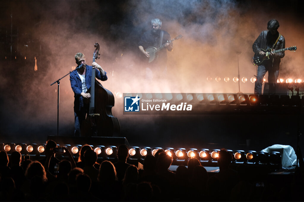 MUMFORD & SONS - CONCERTS - MUSIC BANDS