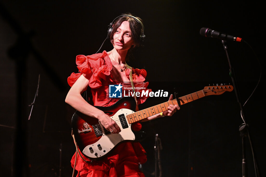 KING HANNAH Live at MONK - CONCERTS - MUSIC BANDS