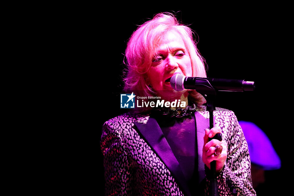 Rita Pavone  - CONCERTS - SINGERS AND ARTISTS