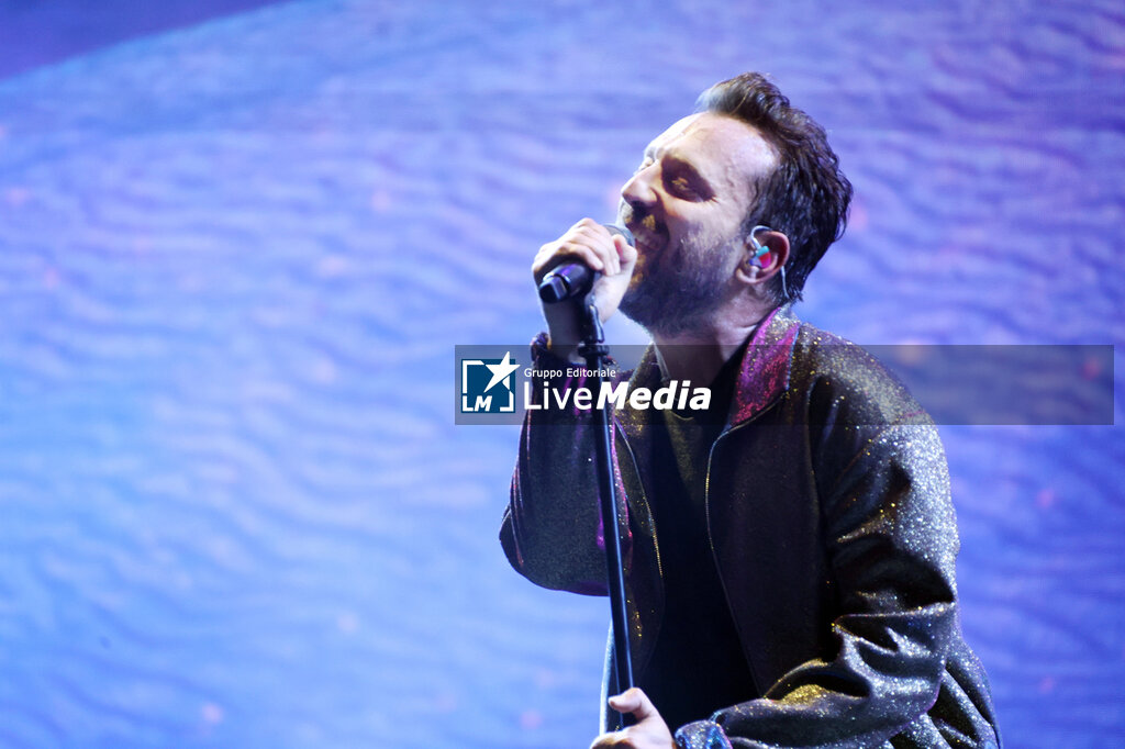 Cesare Cremonini in concert Live 2025 - CONCERTS - SINGERS AND ARTISTS