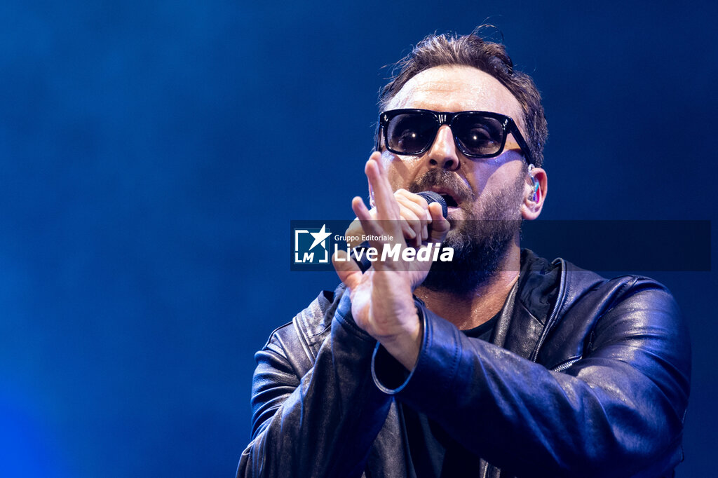 Cesare Cremonini - CONCERTI - CANTANTI E ARTISTI